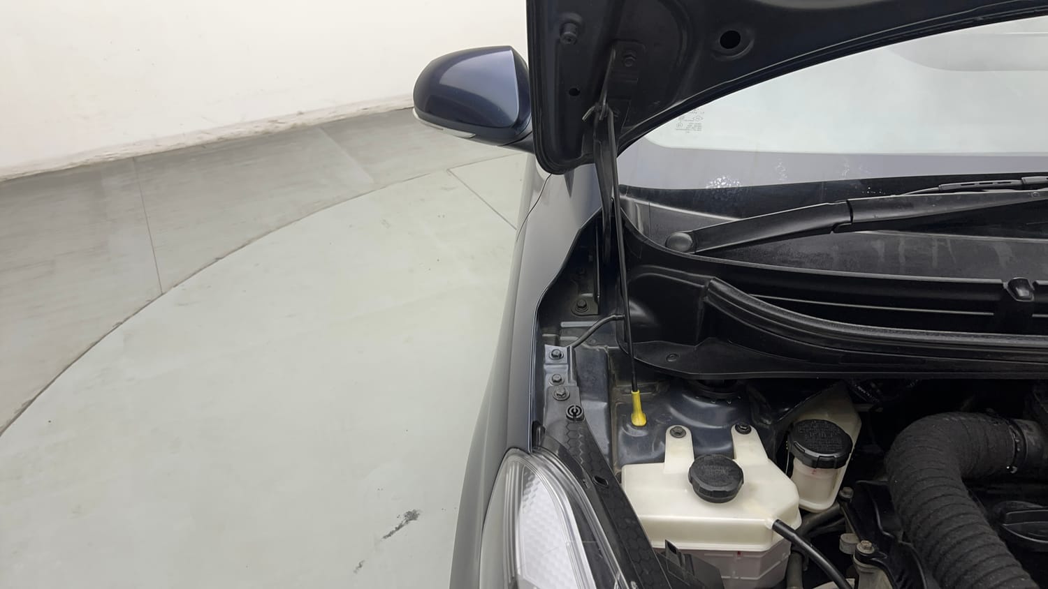 Used 2021 Hyundai Grand i10 Nios Sportz 1.2 Kappa VTVT Petrol Manual engine ENGINE RIGHT SIDE HINGE & APRON VIEW