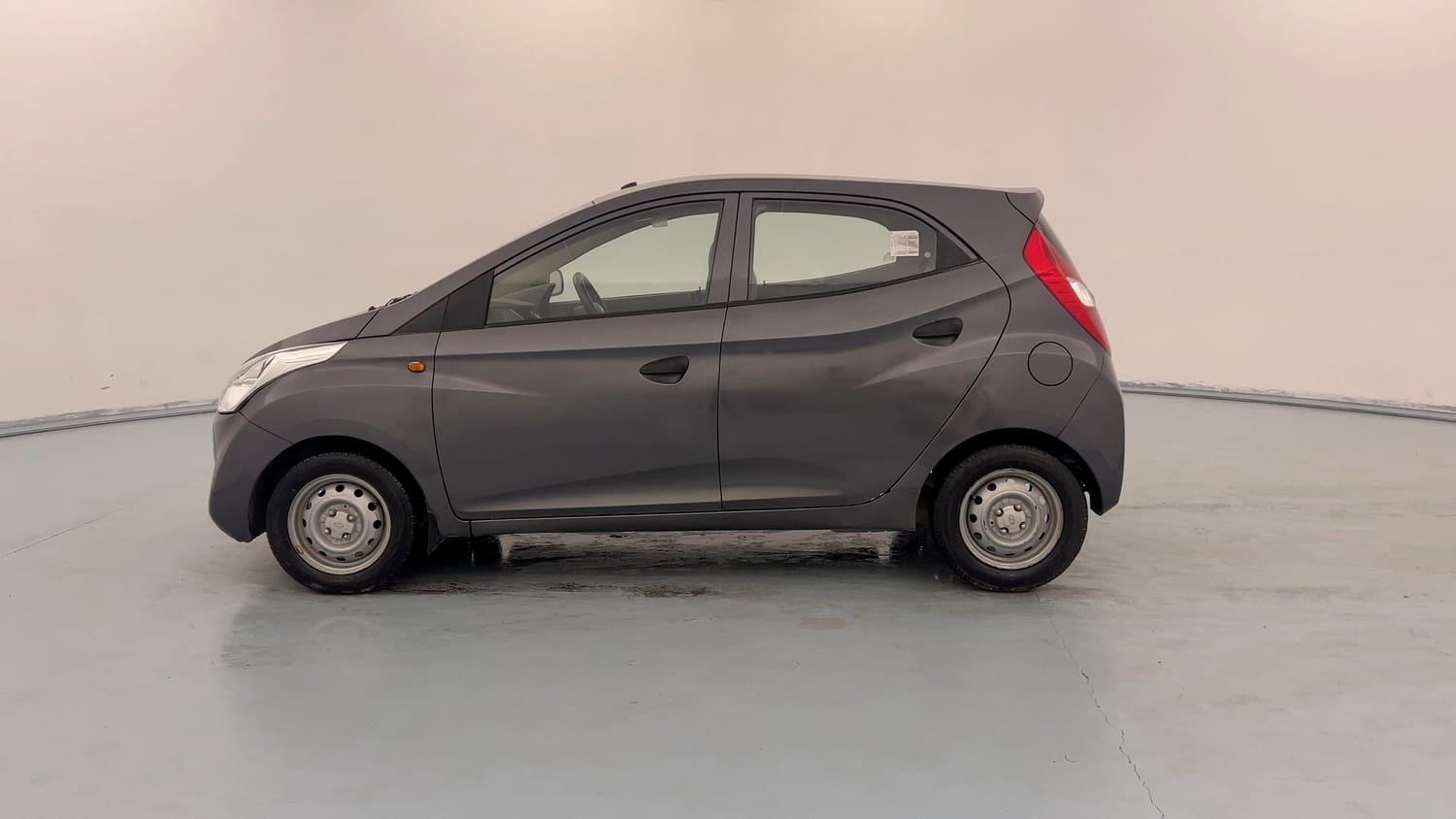Used 2017 Hyundai Eon Era + AirBag Petrol Manual exterior LEFT SIDE VIEW