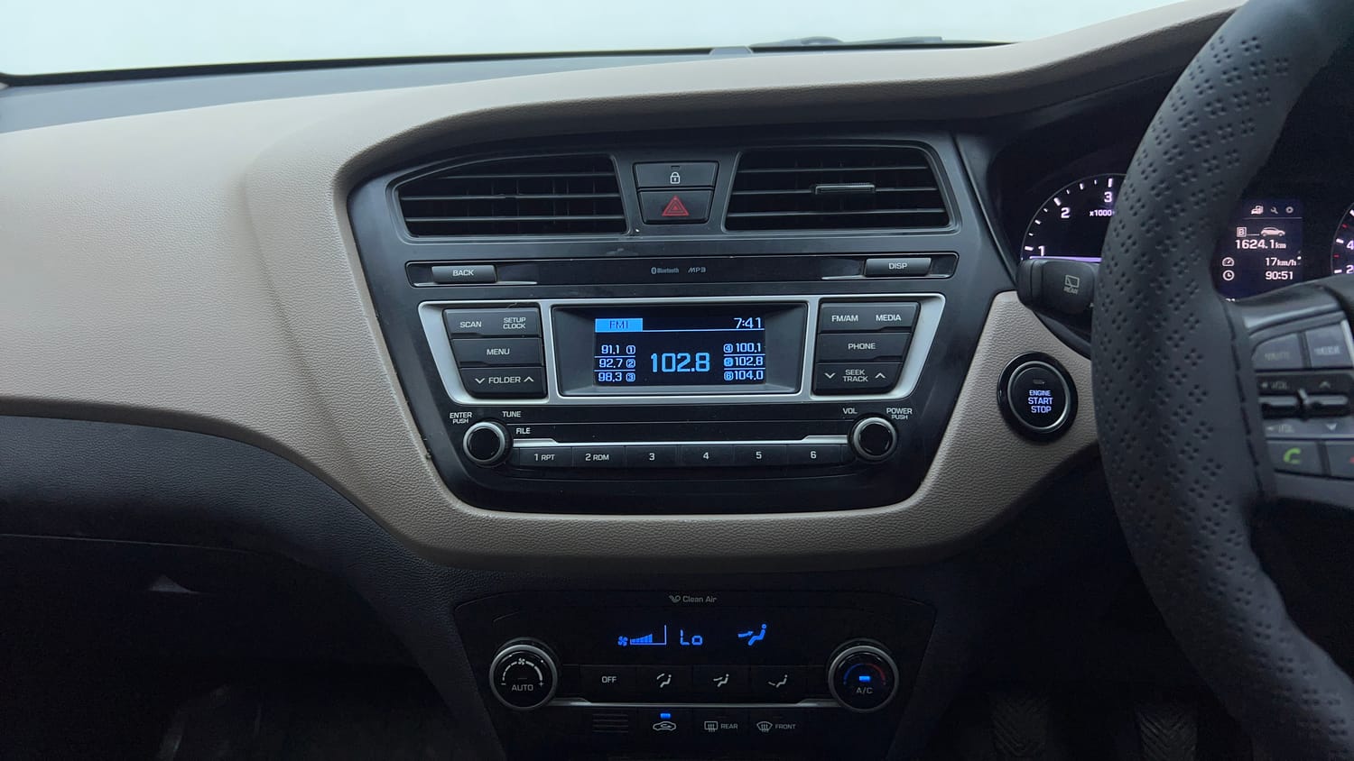 Used 2015 Hyundai Elite i20 Asta 1.4 CRDI Diesel Manual top_features Integrated (in-dash) music system