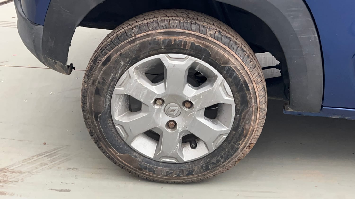 Used 2019 Renault Kwid CLIMBER 1.0 Petrol Manual tyres RIGHT REAR TYRE RIM VIEW