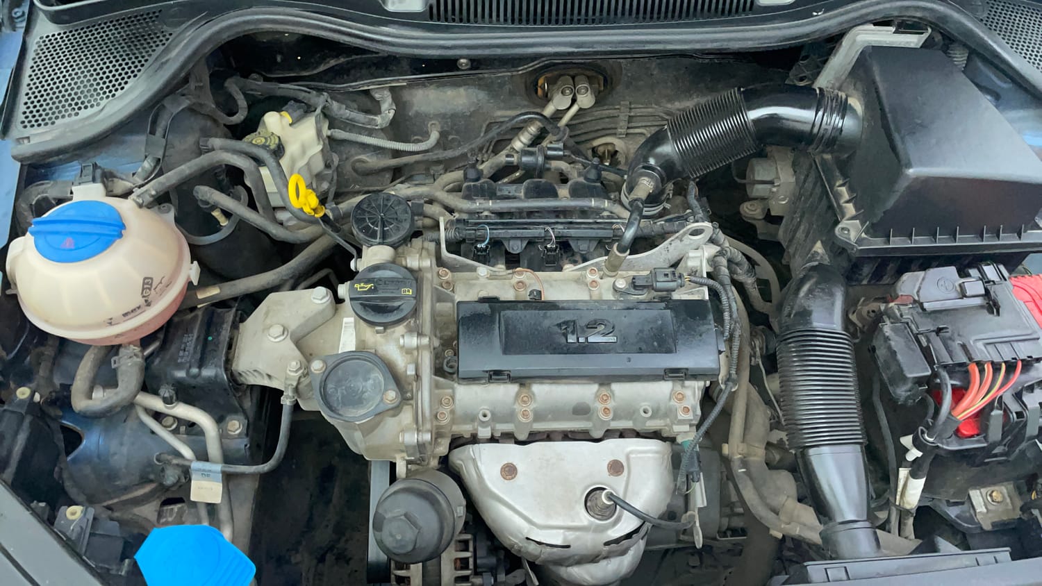 Used 2017 Volkswagen Ameo Highline1.2L (P) Petrol Manual engine ENGINE RIGHT SIDE VIEW
