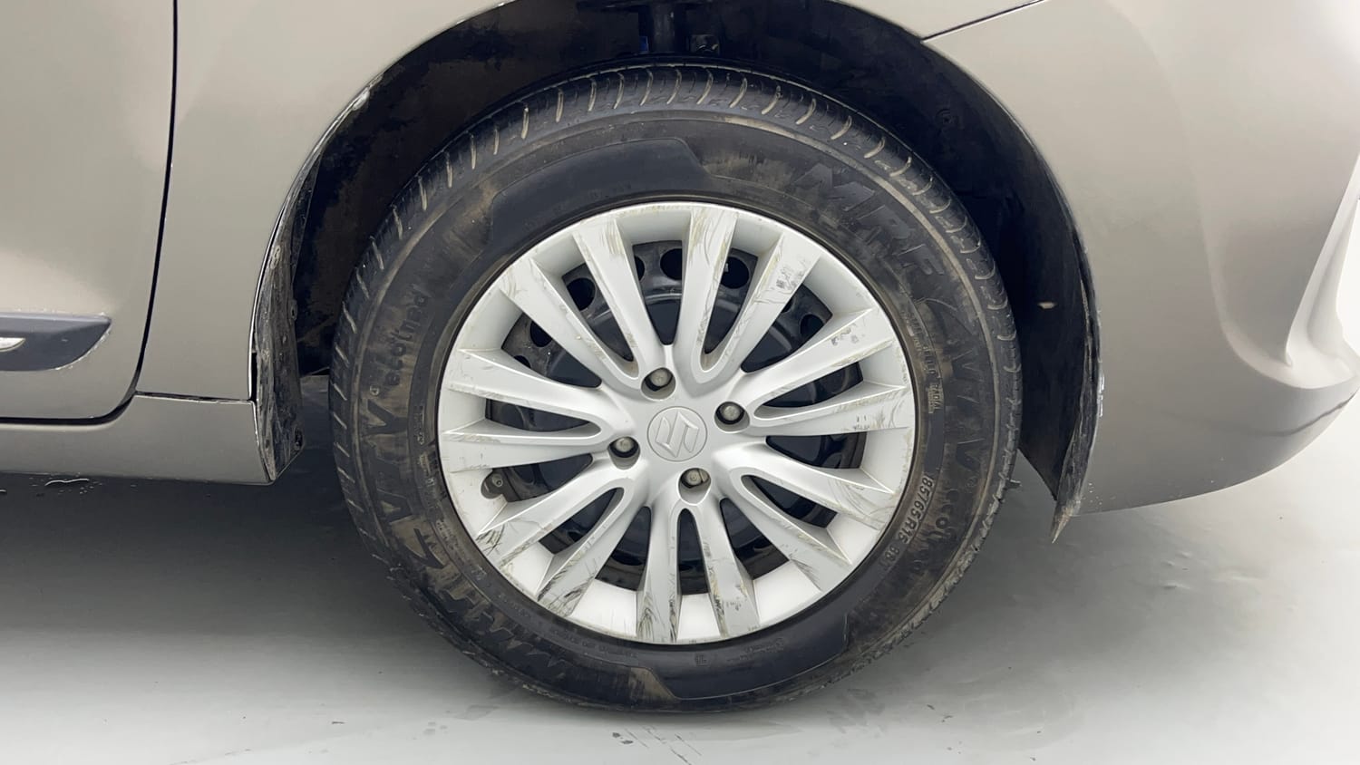 Used 2020 Maruti Suzuki Baleno Delta Petrol Manual tyres RIGHT FRONT TYRE RIM VIEW