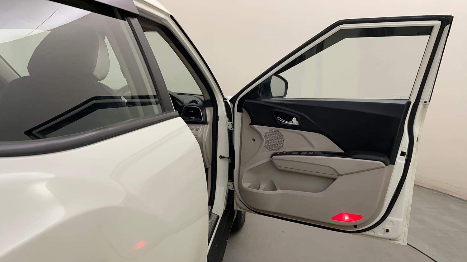 Used 2021 Mahindra XUV 300 W8 (O) 1.5 Diesel Diesel Manual interior RIGHT FRONT DOOR OPEN VIEW