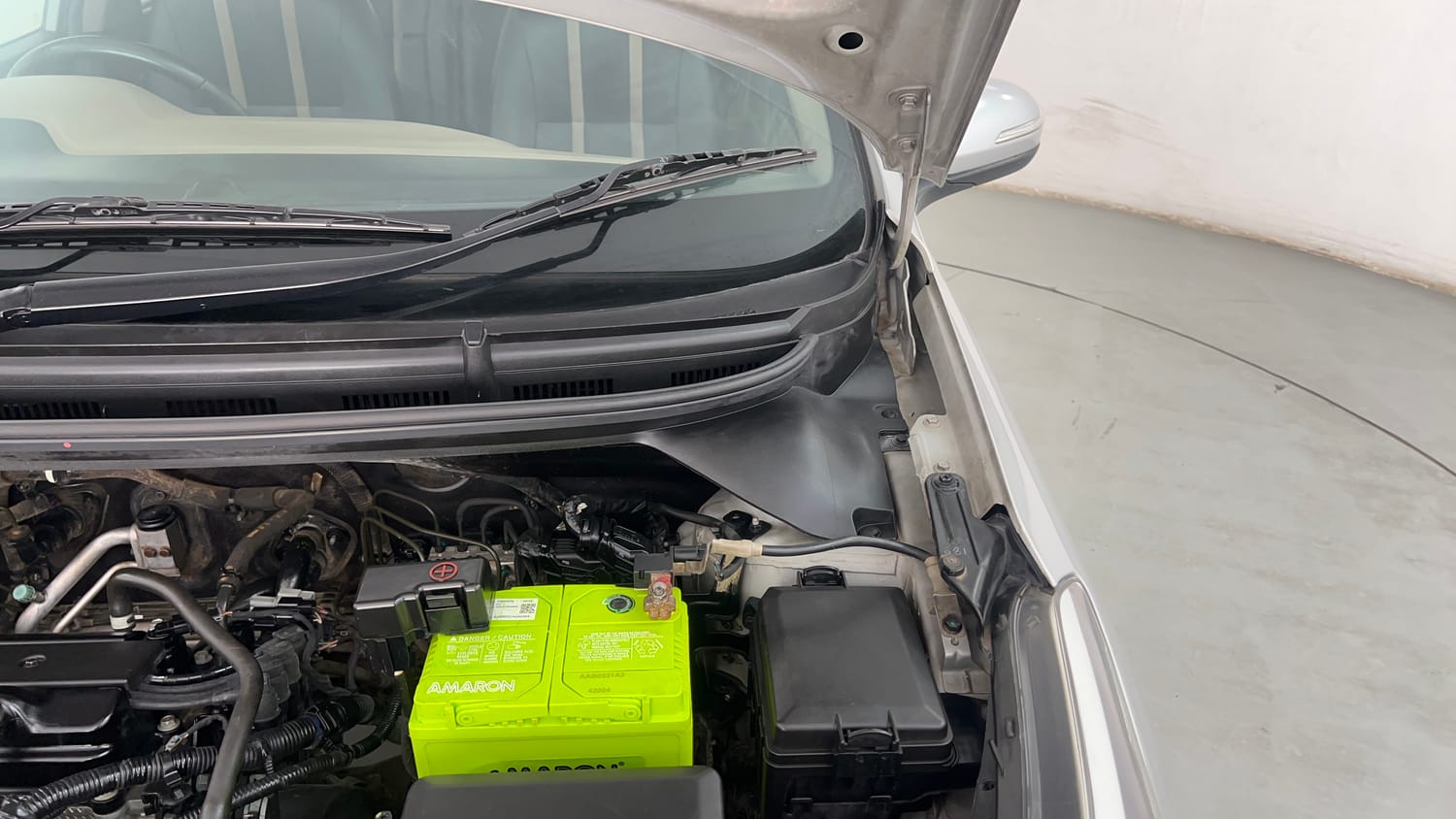 Used 2017 Hyundai Elite i20 Asta 1.2 (O) Petrol Manual engine ENGINE LEFT SIDE HINGE & APRON VIEW