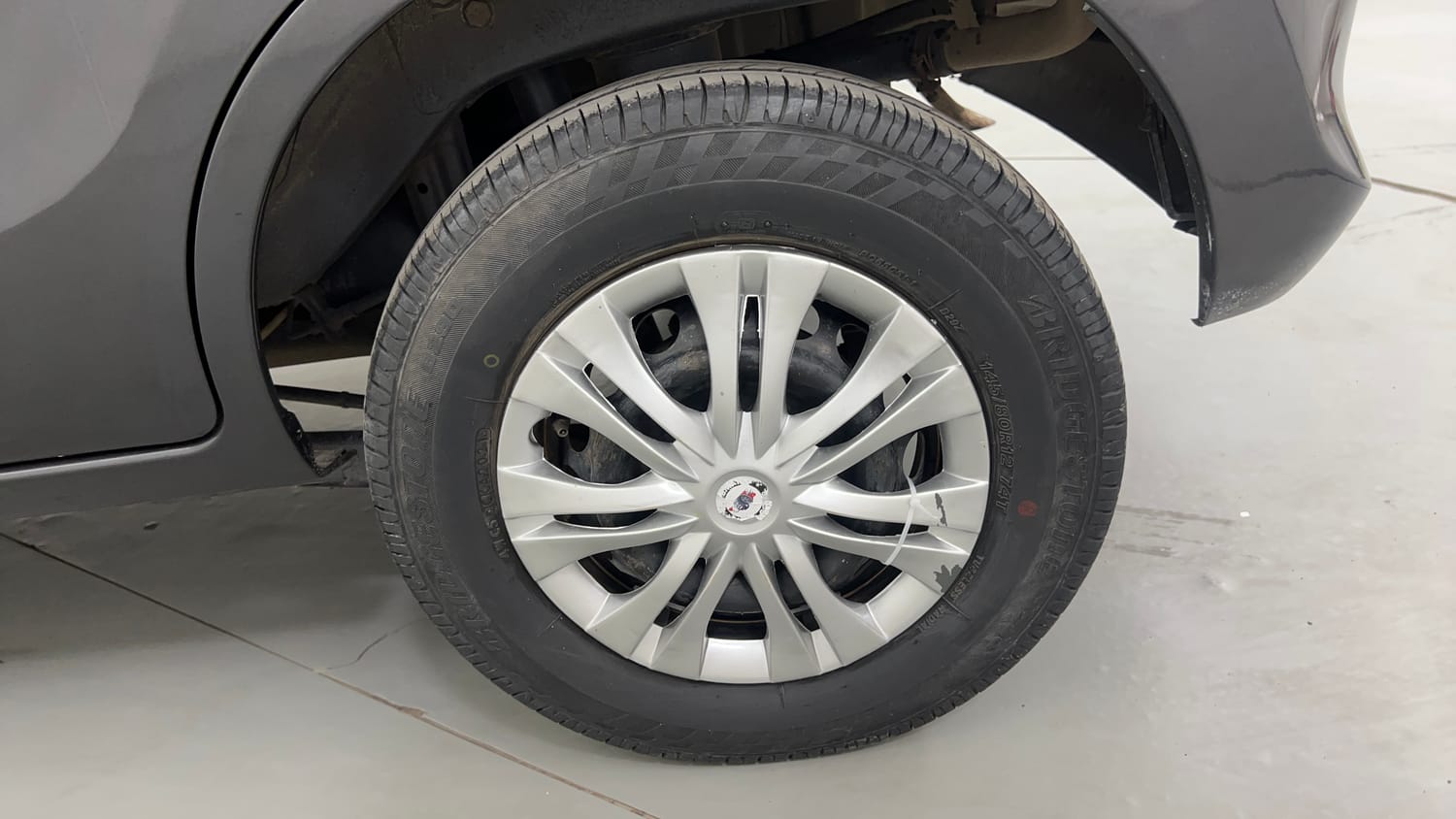 Used 2014 Maruti Suzuki Alto 800 LXI CNG (outside fitted) Cng Manual tyres LEFT REAR TYRE RIM VIEW