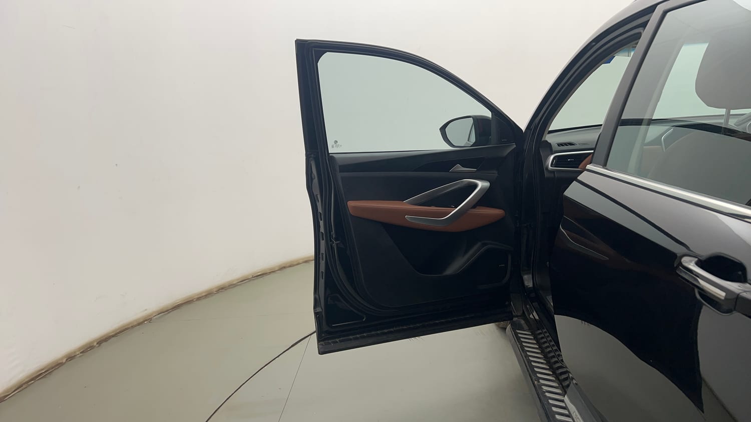 Used 2022 MG Motors Hector Plus Sharp 2.0 Diesel Turbo MT 6-STR Diesel Manual interior LEFT FRONT DOOR OPEN VIEW