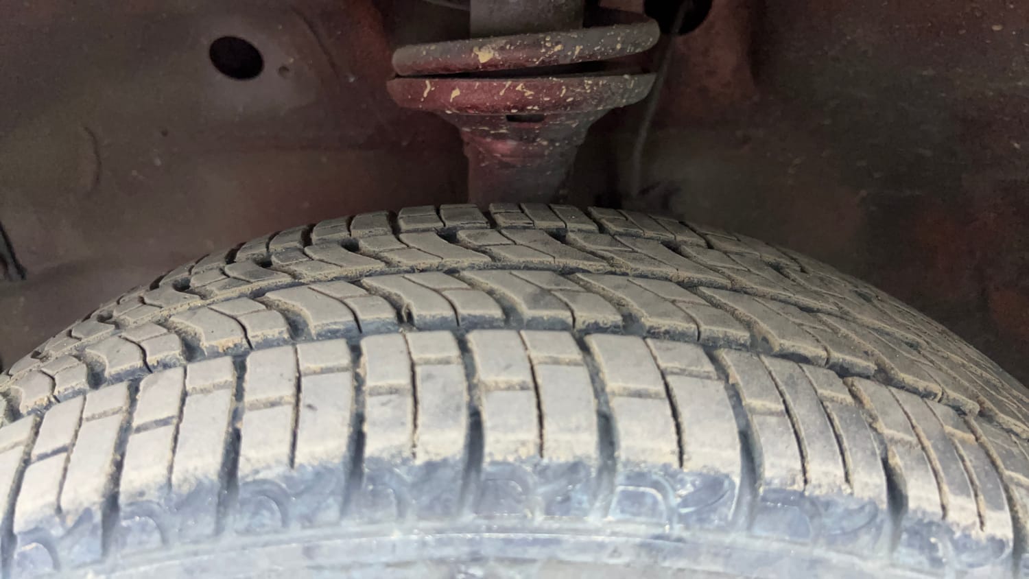 Used 2018 Maruti Suzuki Wagon R 1.0 VXI AMT Petrol Automatic tyres LEFT FRONT TYRE TREAD VIEW