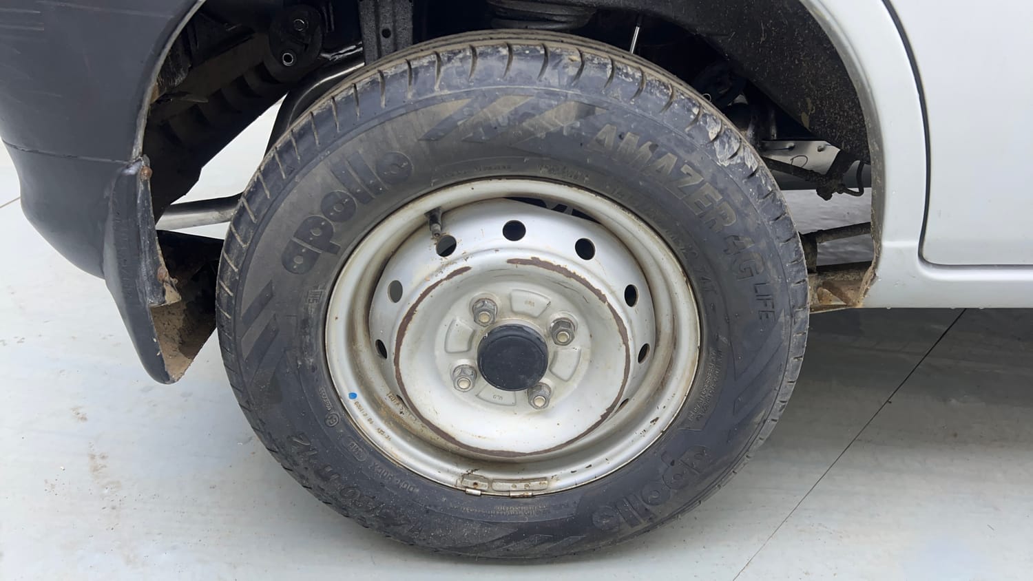 Used 2012 Maruti Suzuki Alto LXi BS-IV Petrol Manual tyres RIGHT REAR TYRE RIM VIEW