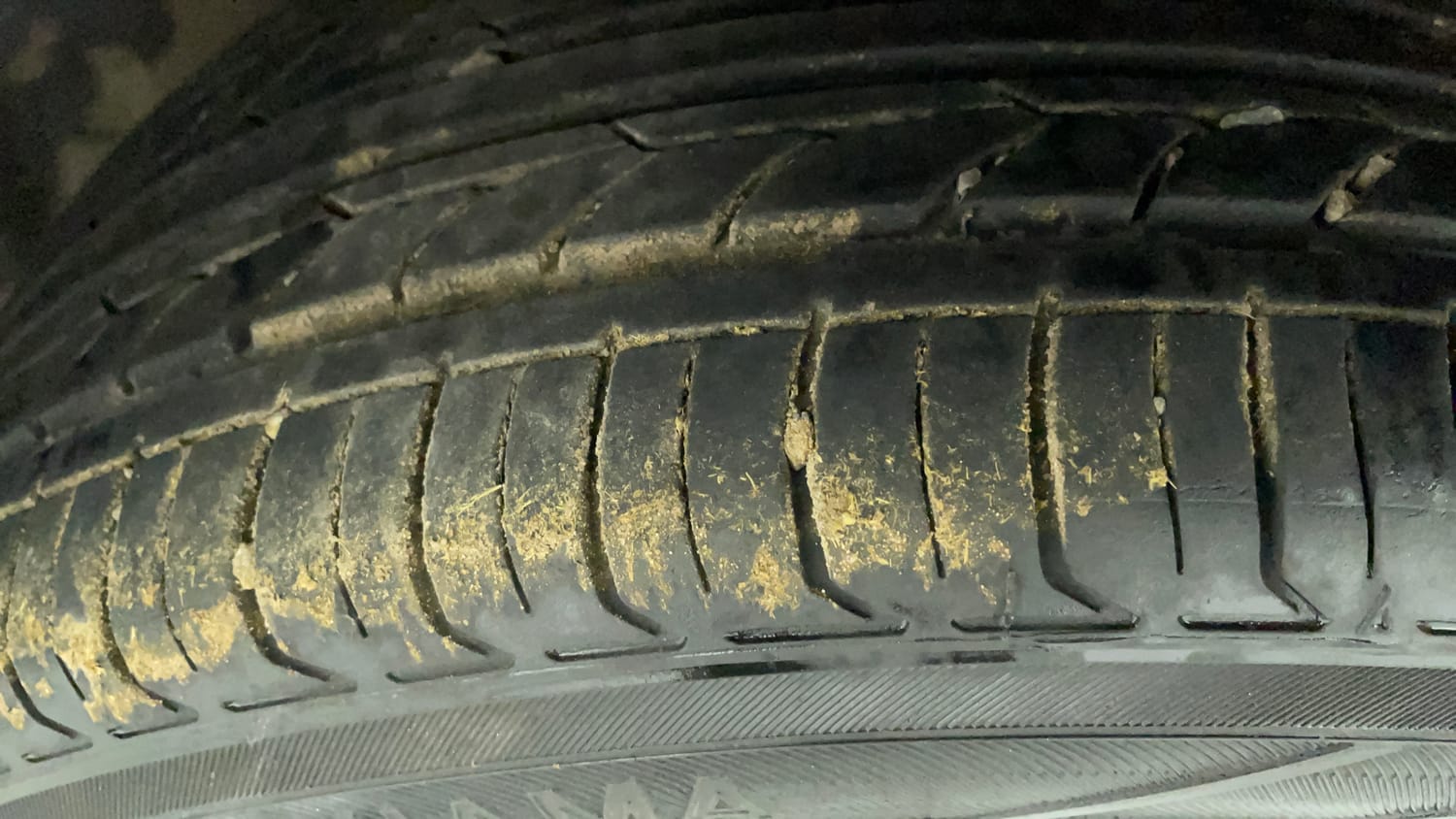 Used 2017 Volkswagen Ameo Comfortline 1.2L (P) Petrol Manual tyres LEFT REAR TYRE TREAD VIEW