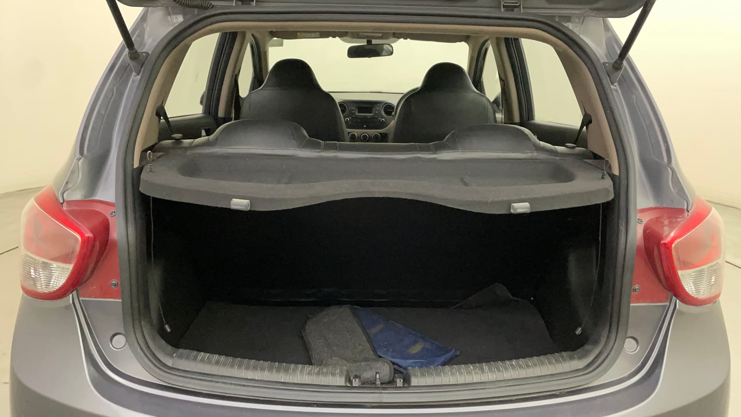 Used 2016 Hyundai Grand i10 Sportz 1.2 Kappa VTVT Petrol Manual interior DICKY INSIDE VIEW
