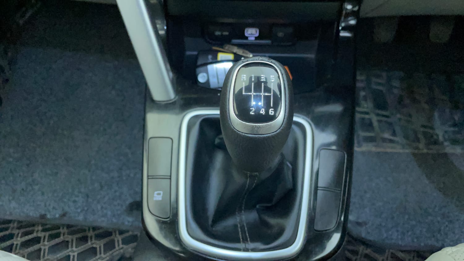Used 2022 Kia Seltos HTX 1.5 Petrol Manual interior GEAR  KNOB VIEW