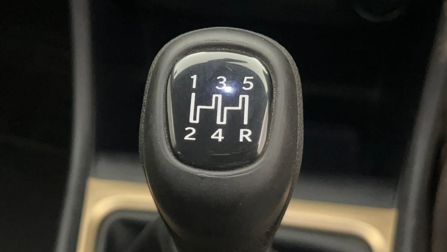 Used 2023 Tata Punch Accomplished MT Petrol Manual interior GEAR  KNOB VIEW