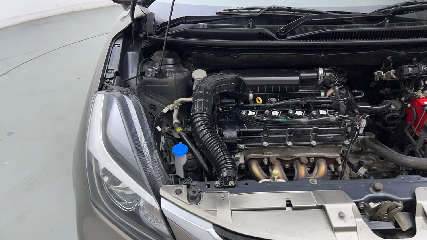 Used 2021 Maruti Suzuki Baleno Zeta Petrol Manual engine ENGINE RIGHT SIDE VIEW