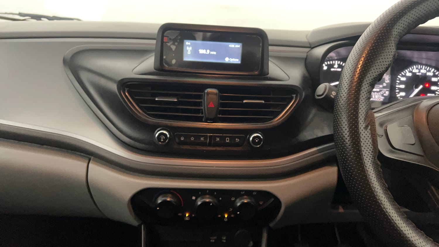 Used 2021 Tata Altroz XM Petrol Petrol Manual interior MUSIC SYSTEM & AC CONTROL VIEW