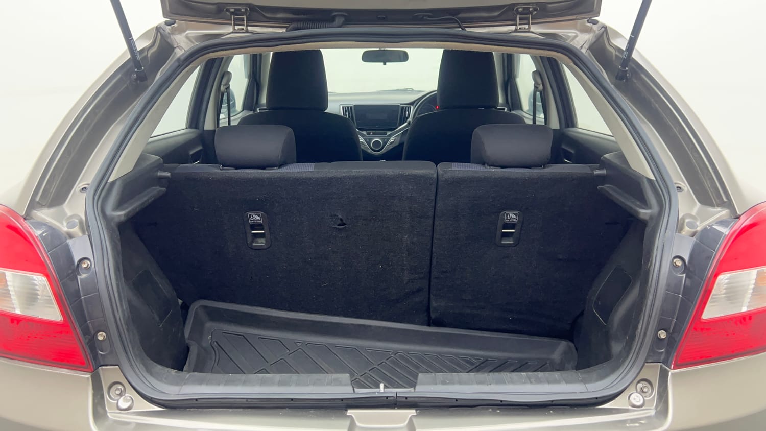 Used 2020 Maruti Suzuki Baleno Delta Petrol Manual interior DICKY INSIDE VIEW