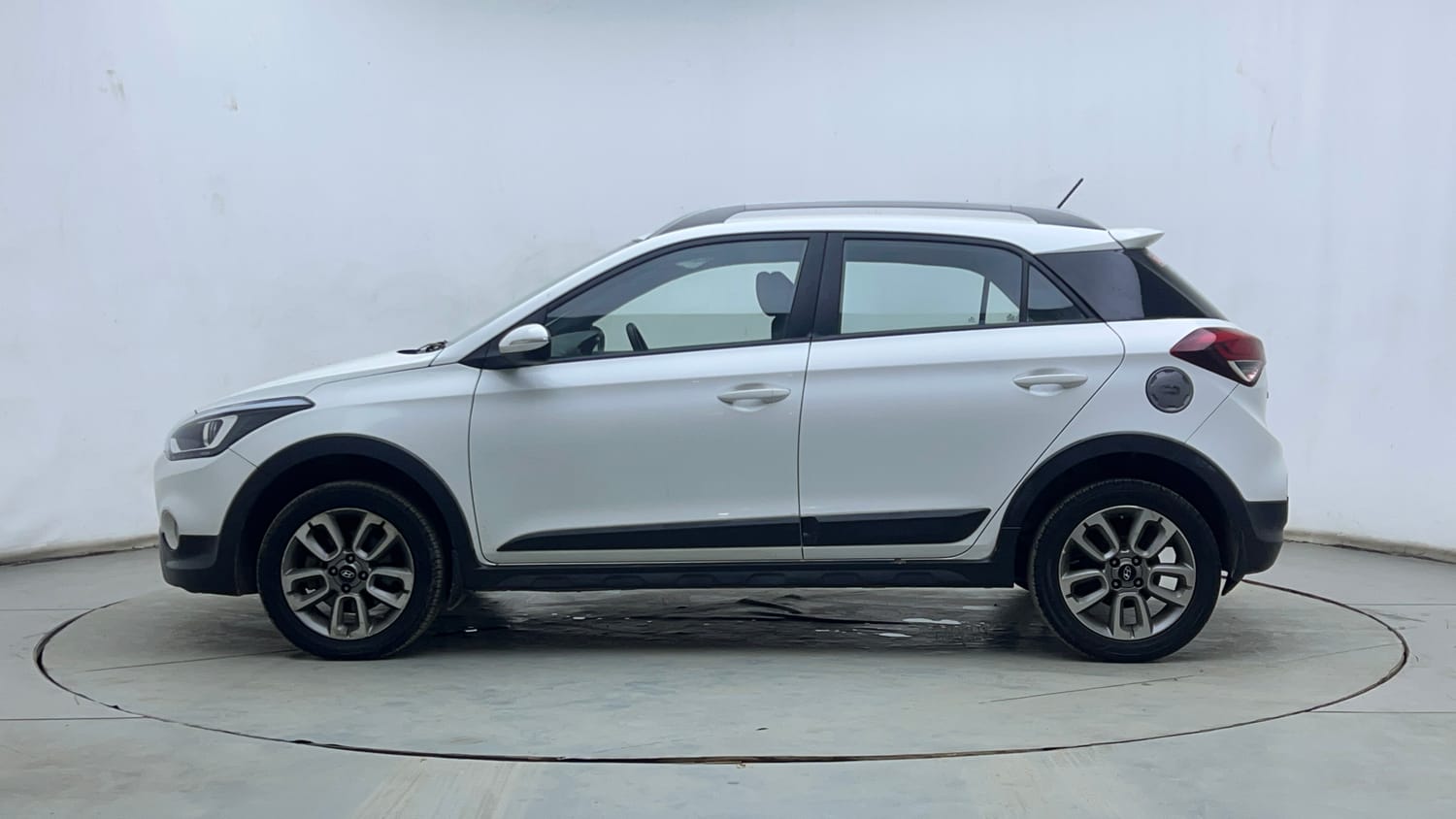 Used 2015 Hyundai i20 Active 1.2 S Petrol Manual exterior LEFT SIDE VIEW