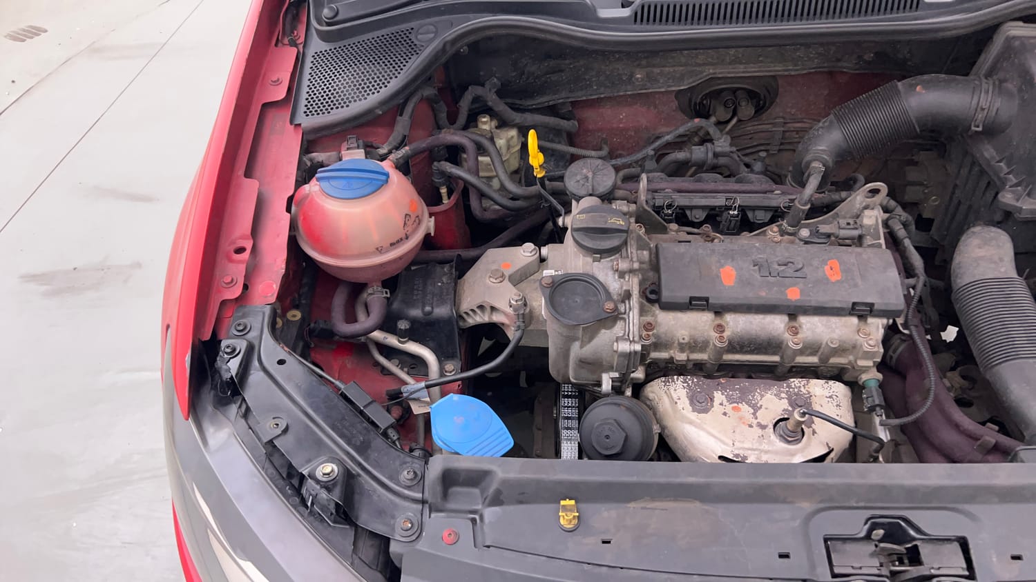 Used 2014 Volkswagen Polo Highline1.2L (P) Petrol Manual engine ENGINE RIGHT SIDE VIEW