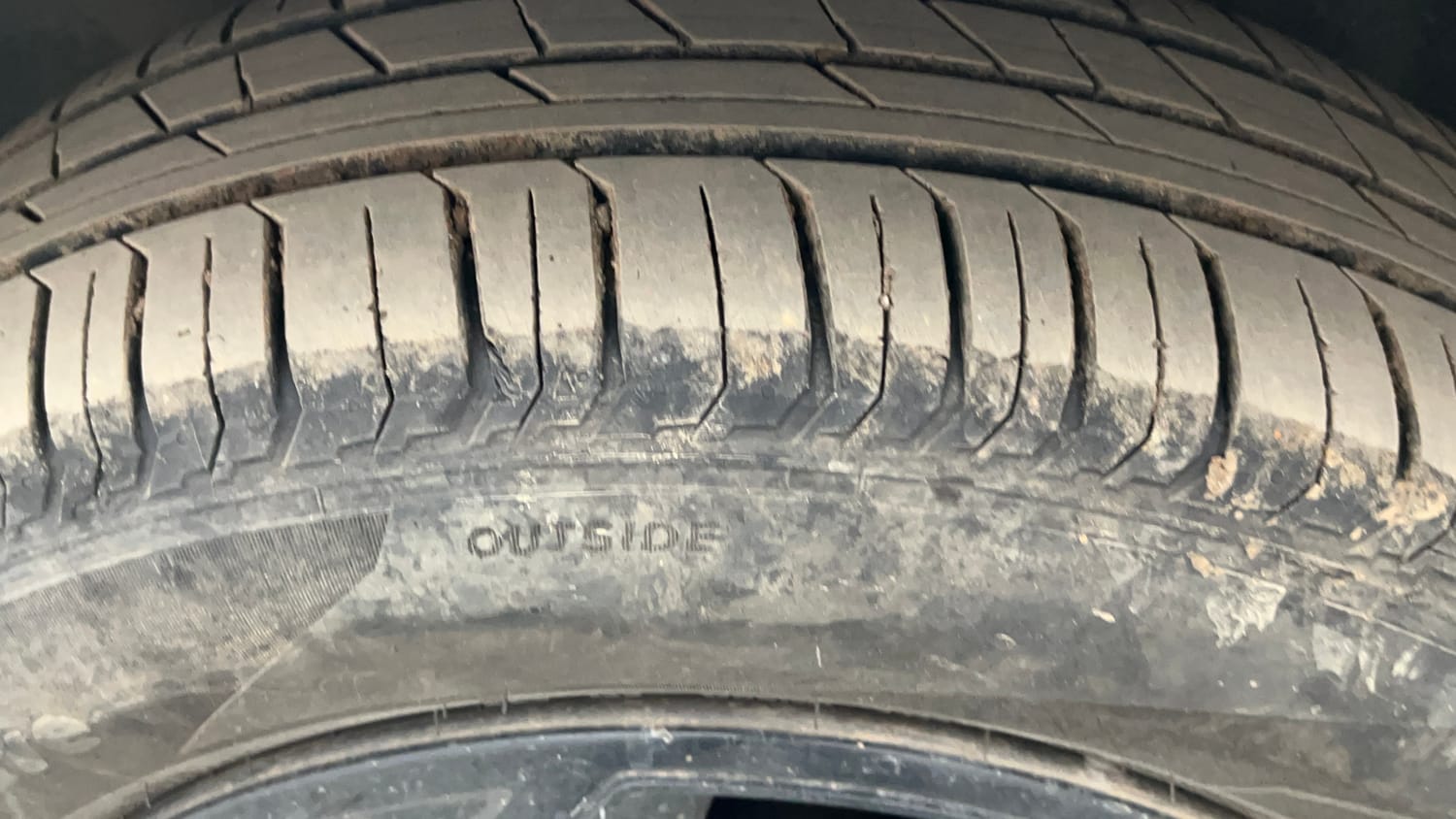 Used 2023 Tata Punch Accomplished MT Petrol Manual tyres LEFT FRONT TYRE TREAD VIEW