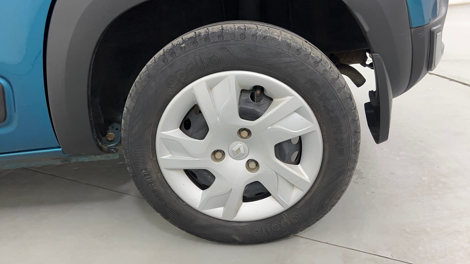 Used 2022 Renault Kwid RXT 1.0 (O) Petrol Manual tyres LEFT REAR TYRE RIM VIEW