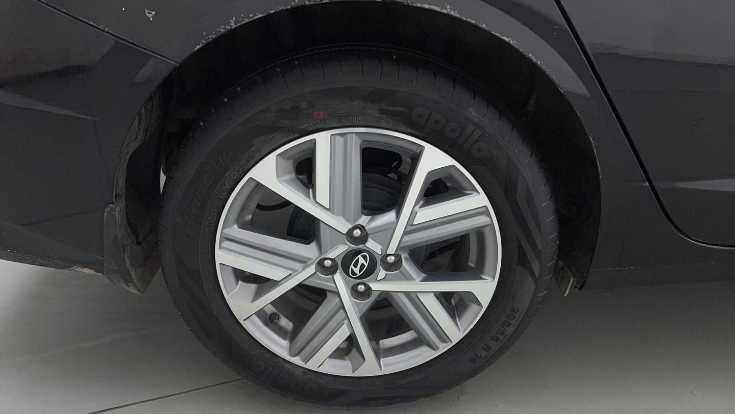 Used 2024 Hyundai Verna SX 1.5 Petrol MT Petrol Manual tyres RIGHT REAR TYRE RIM VIEW
