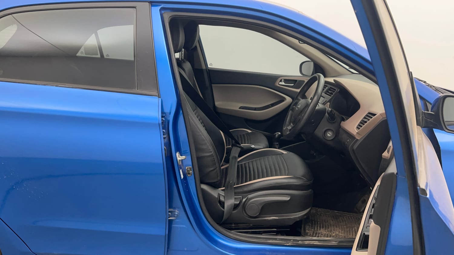 Used 2020 Hyundai Elite i20 Sportz Plus 1.2 Petrol Manual interior RIGHT SIDE FRONT DOOR CABIN VIEW
