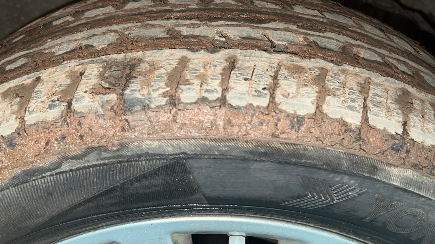 Used 2017 Tata Tiago Revotron XZA Petrol Automatic tyres RIGHT FRONT TYRE TREAD VIEW