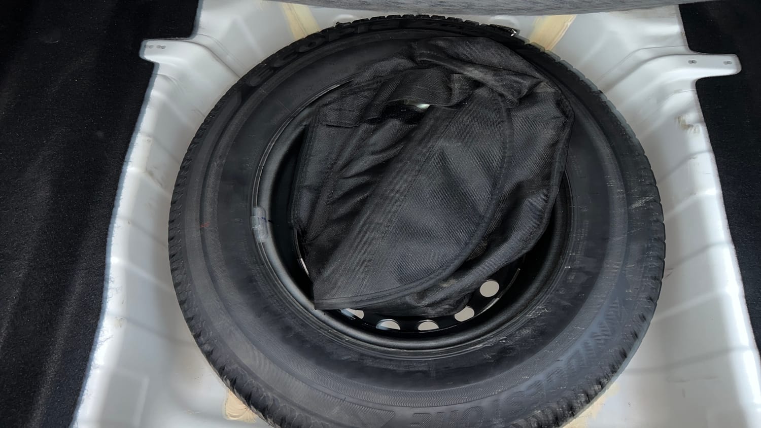 Used 2022 Tata Altroz XE Petrol Petrol Manual tyres SPARE TYRE VIEW