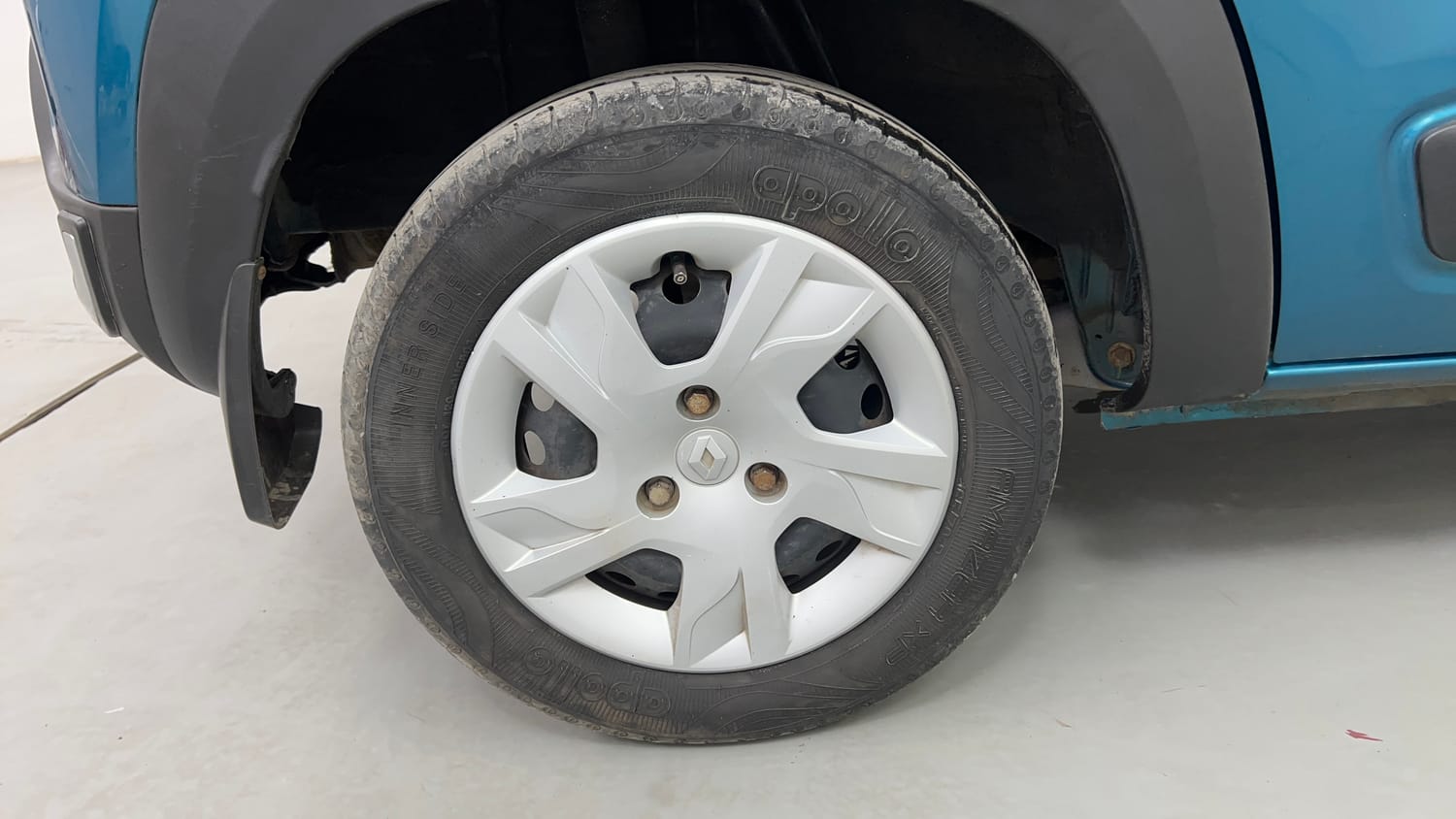Used 2022 Renault Kwid RXT 1.0 (O) Petrol Manual tyres RIGHT REAR TYRE RIM VIEW