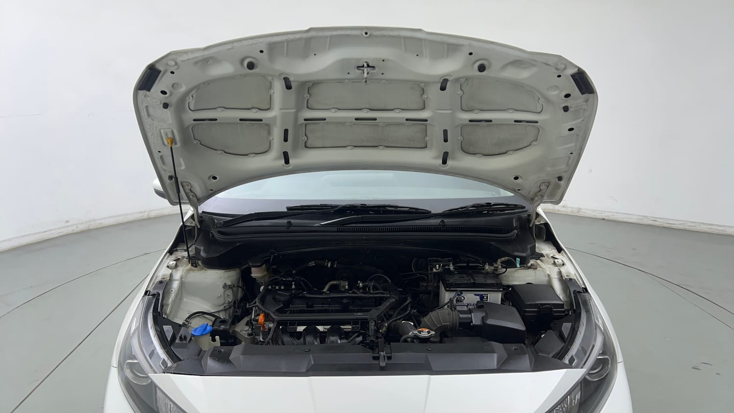 Used 2022 Hyundai i20 Asta (O) 1.2 IVT Petrol Automatic engine ENGINE & BONNET OPEN FRONT VIEW