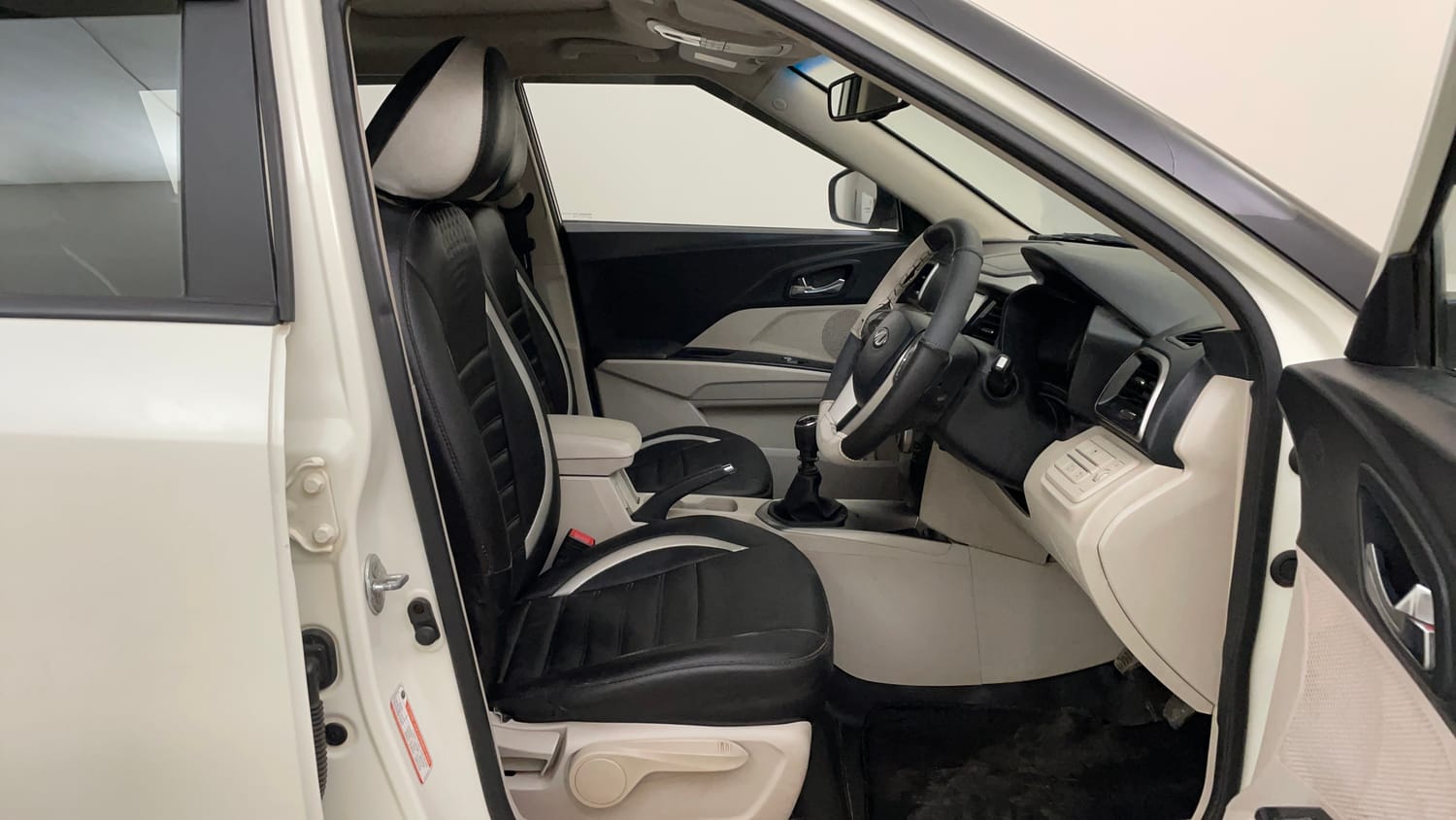 Used 2021 Mahindra XUV 300 W8 (O) 1.5 Diesel Diesel Manual interior RIGHT SIDE FRONT DOOR CABIN VIEW