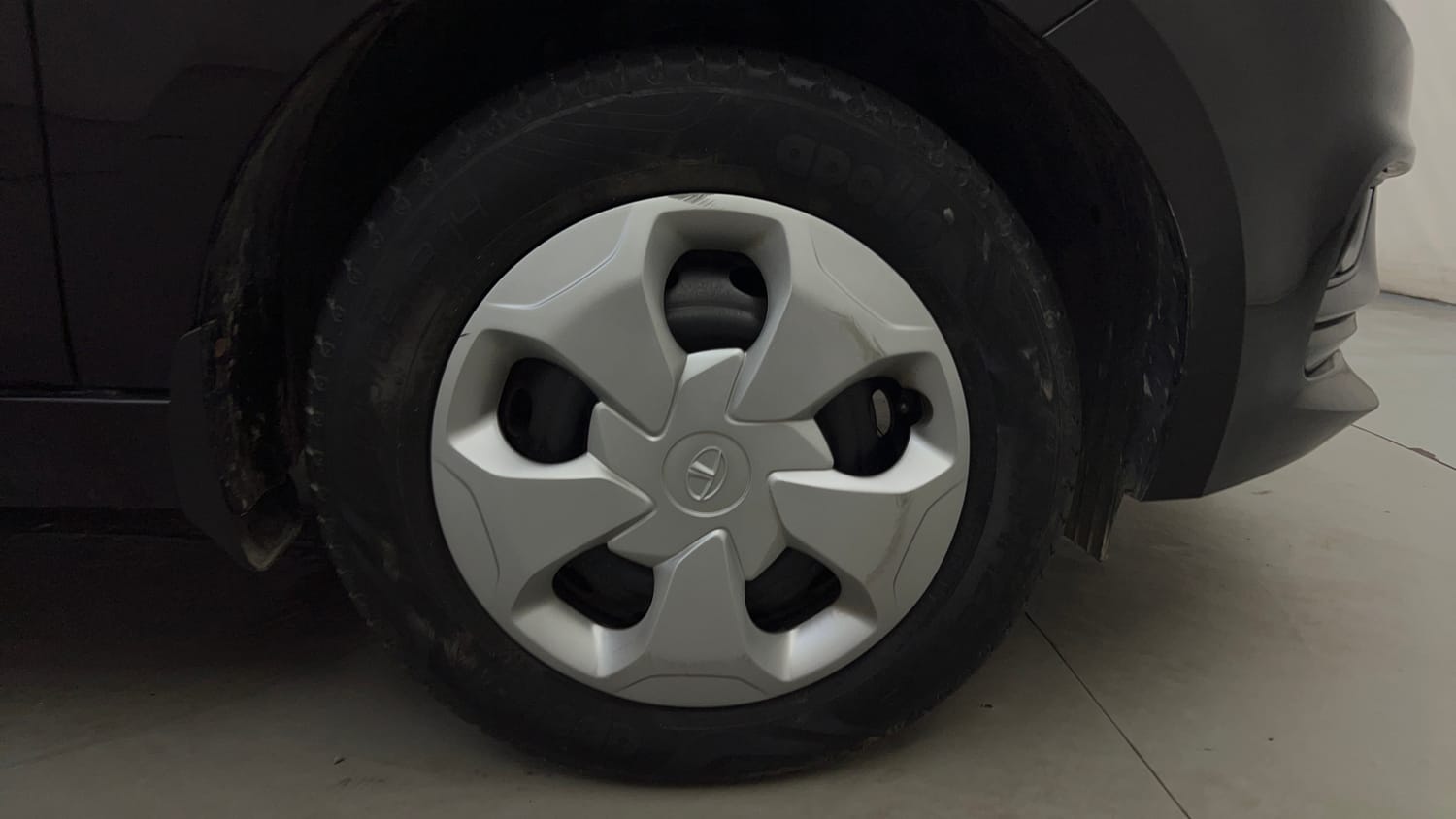 Used 2024 Tata Tiago EV XT Medium Range Electric Automatic tyres RIGHT FRONT TYRE RIM VIEW