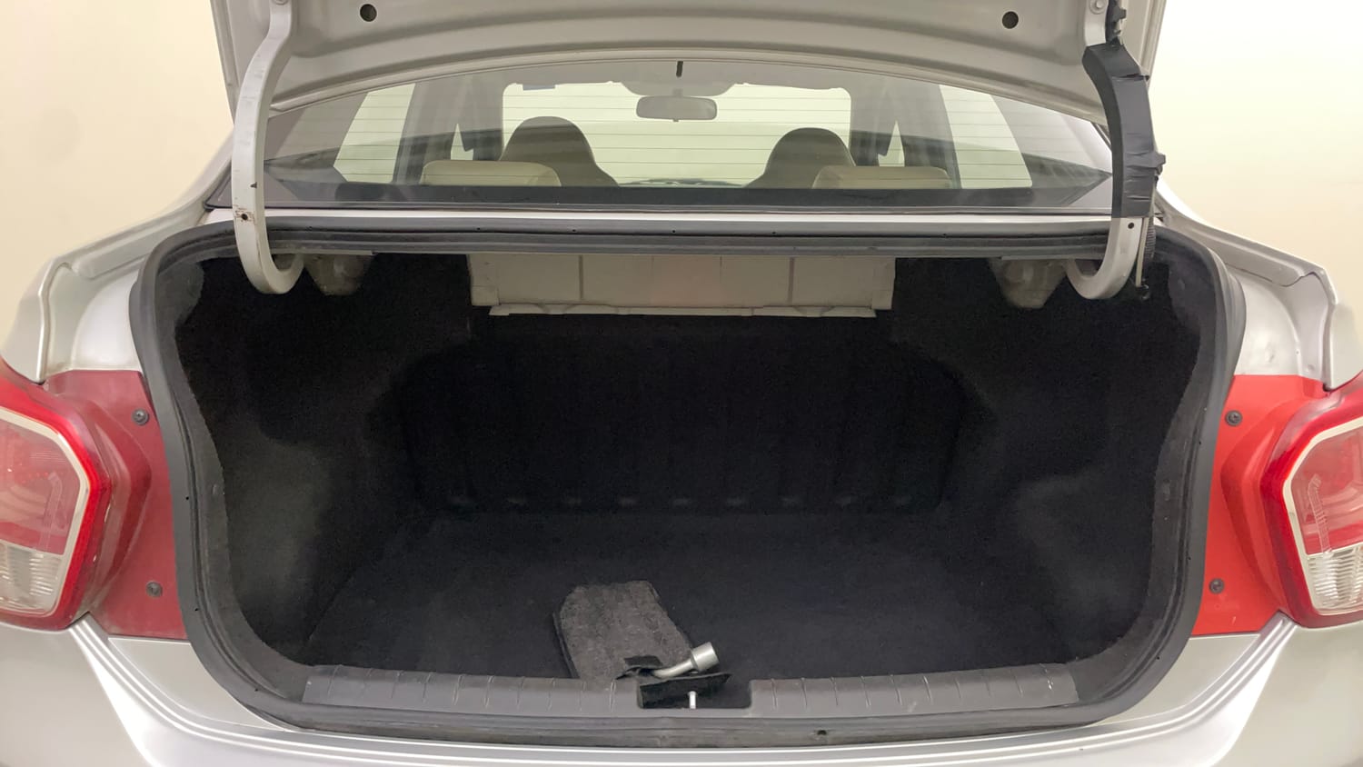 Used 2014 Hyundai Xcent S 1.2 (O) Petrol Manual interior DICKY INSIDE VIEW