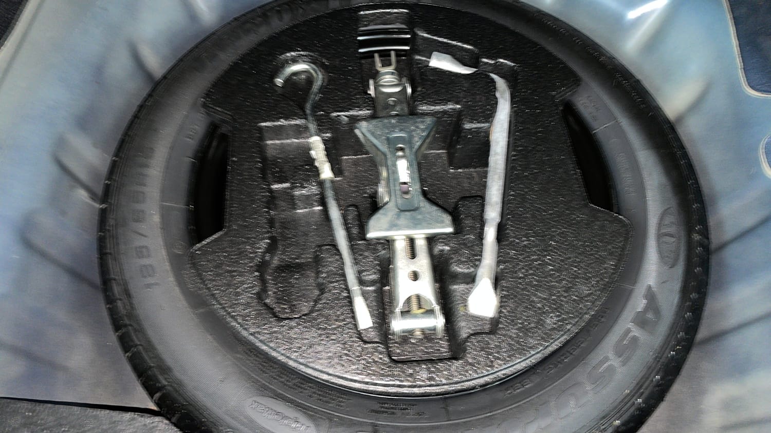 Used 2019 Maruti Suzuki Ciaz Alpha Hybrid 1.5 Petrol Manual tyres SPARE TYRE VIEW