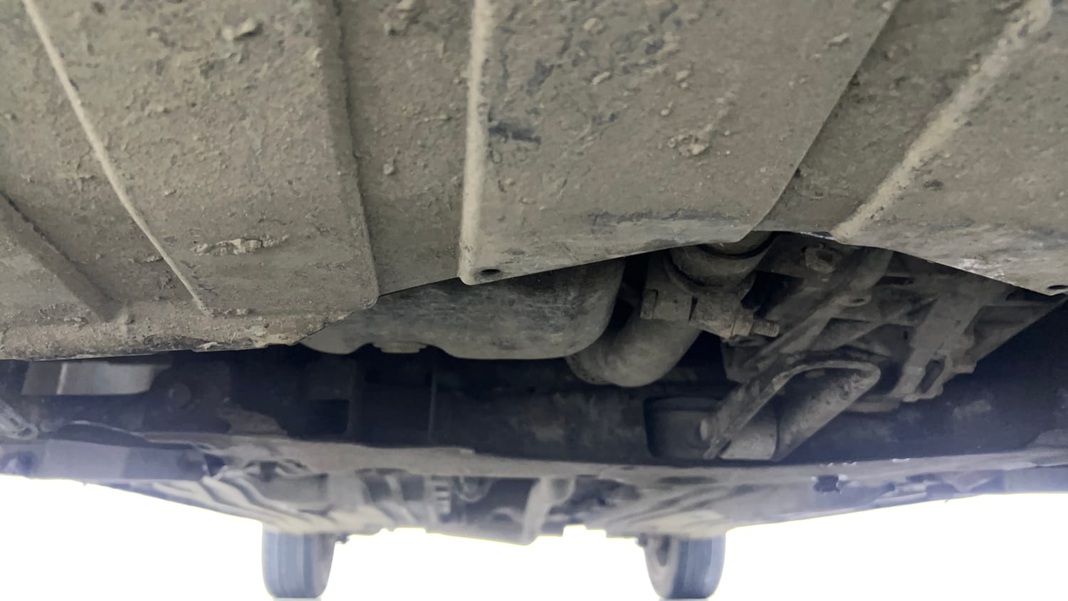 Used 2015 Maruti Suzuki S-Cross Alpha 1.3 Diesel Manual extra FRONT LEFT UNDERBODY VIEW