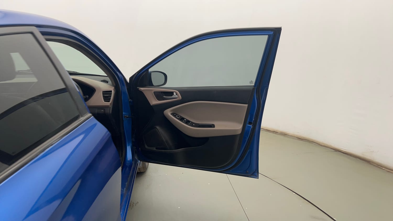 Used 2020 Hyundai Elite i20 Sportz Plus 1.2 Petrol Manual interior RIGHT FRONT DOOR OPEN VIEW