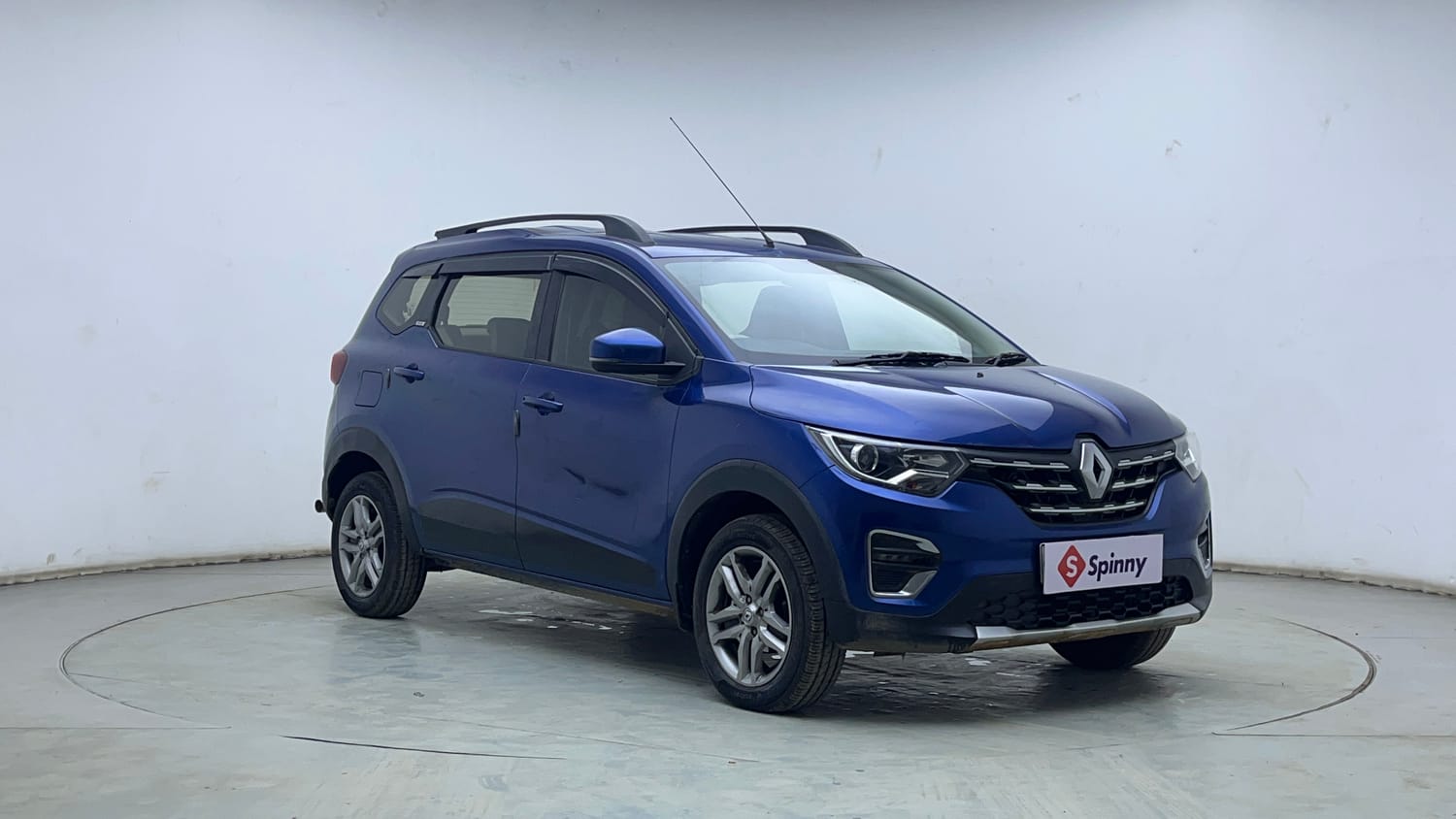Used 2021 Renault Triber RXZ Petrol Manual exterior RIGHT FRONT CORNER VIEW