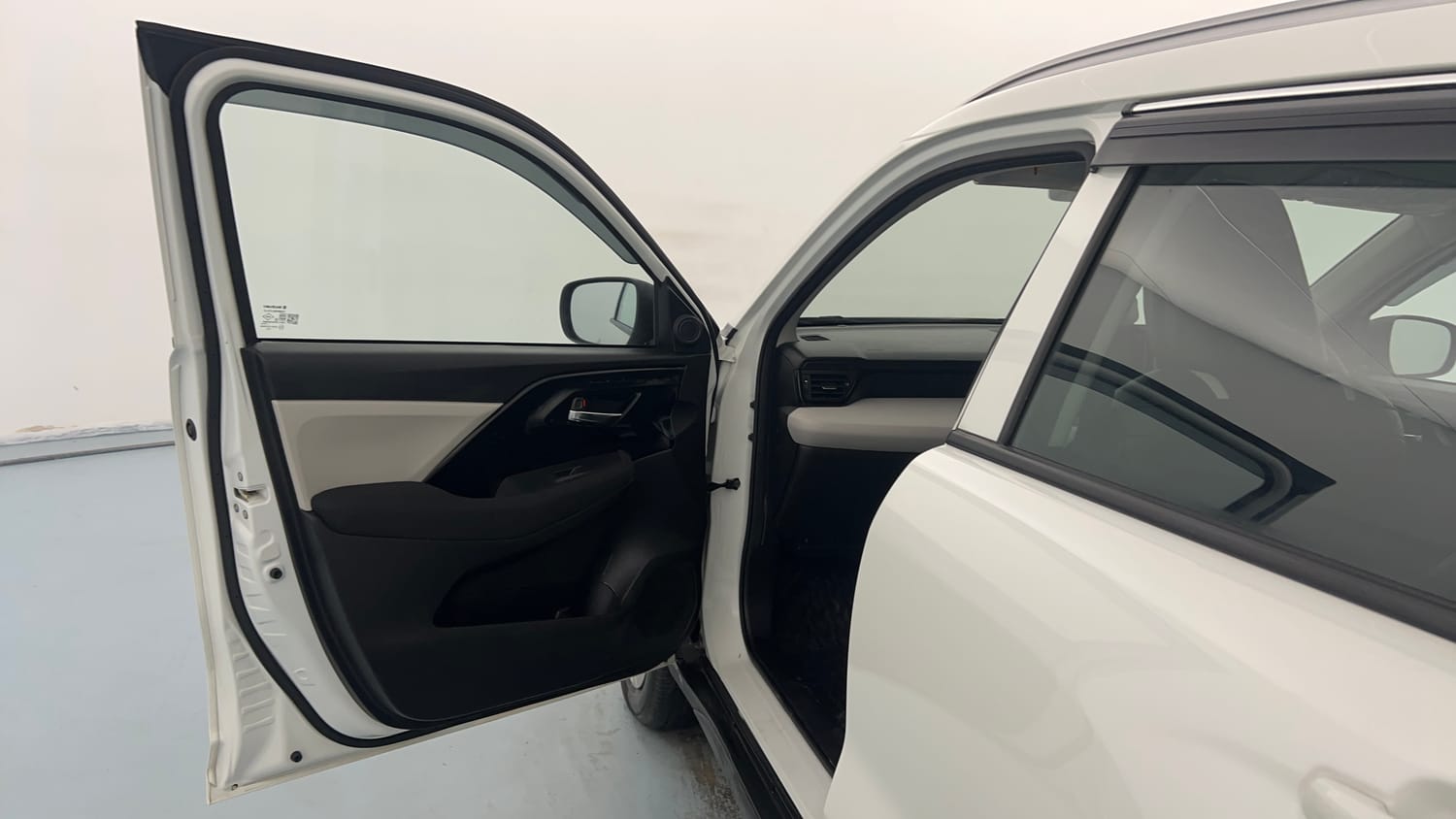 Used 2026 Maruti Suzuki Victoris VXI MT 2W Petrol Manual interior LEFT FRONT DOOR OPEN VIEW