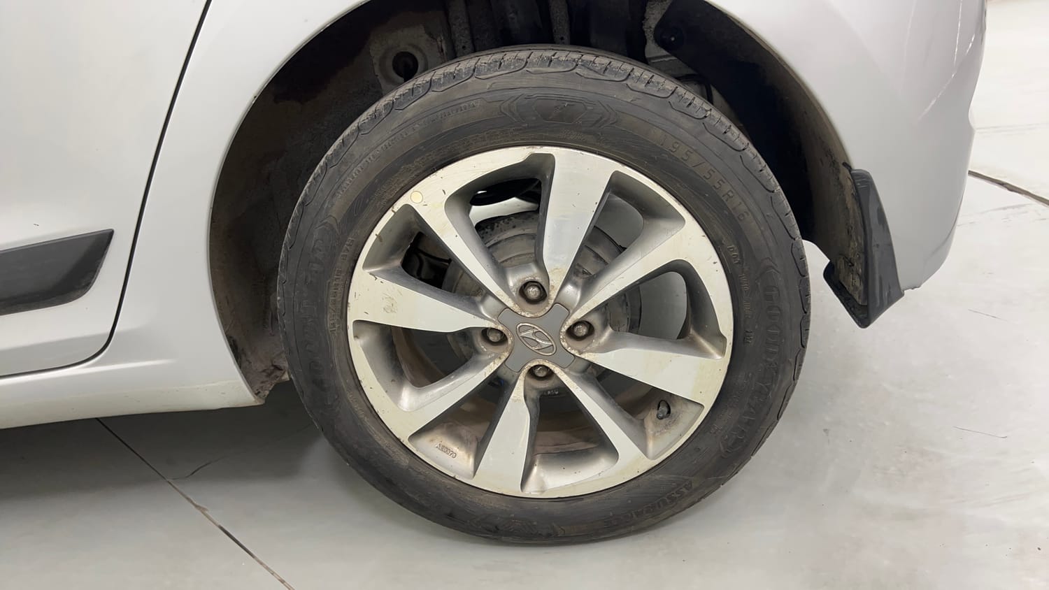 Used 2017 Hyundai Elite i20 Asta 1.2 (O) Petrol Manual tyres LEFT REAR TYRE RIM VIEW
