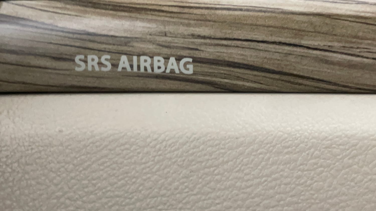 Used 2019 Maruti Suzuki Ciaz Alpha Hybrid 1.5 Petrol Manual top_features Airbags