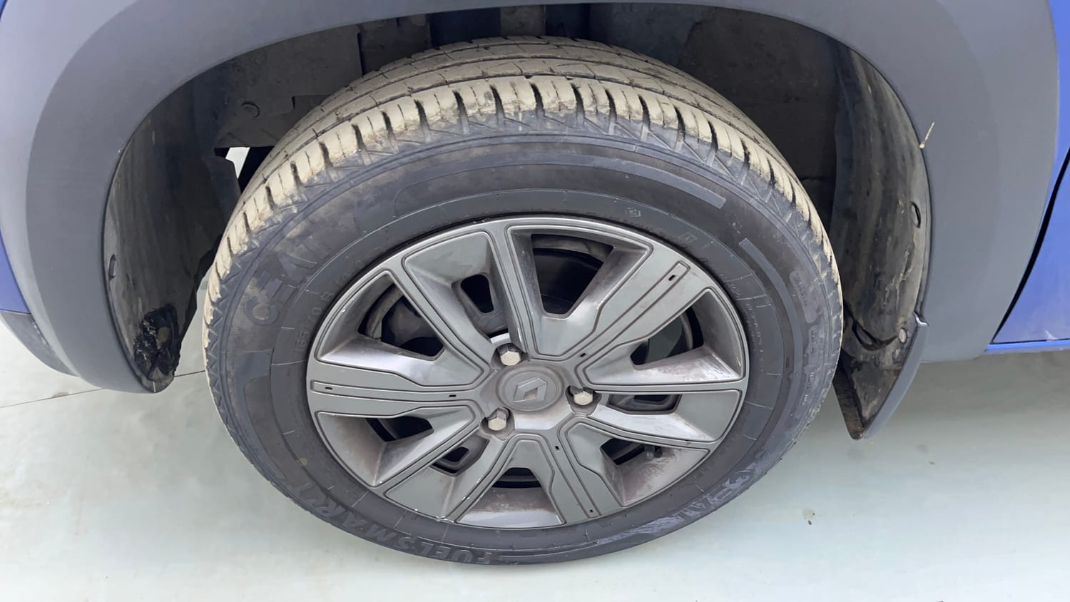 Used 2020 Renault Kwid CLIMBER 1.0 AMT Opt Petrol Automatic tyres LEFT FRONT TYRE RIM VIEW