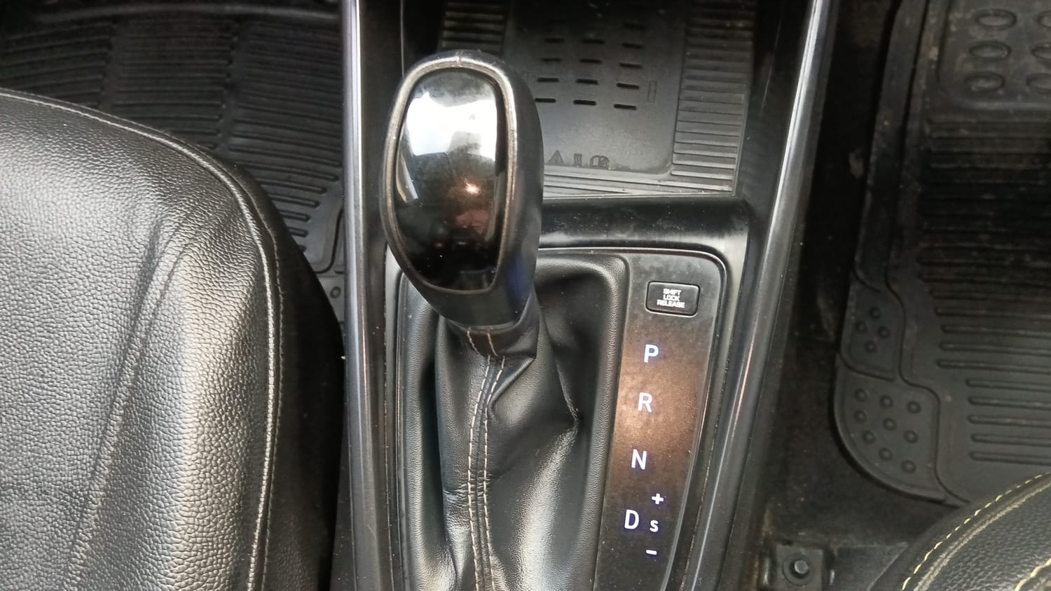 Used 2021 Hyundai i20 Asta 1.2 IVT Petrol Automatic interior GEAR  KNOB VIEW