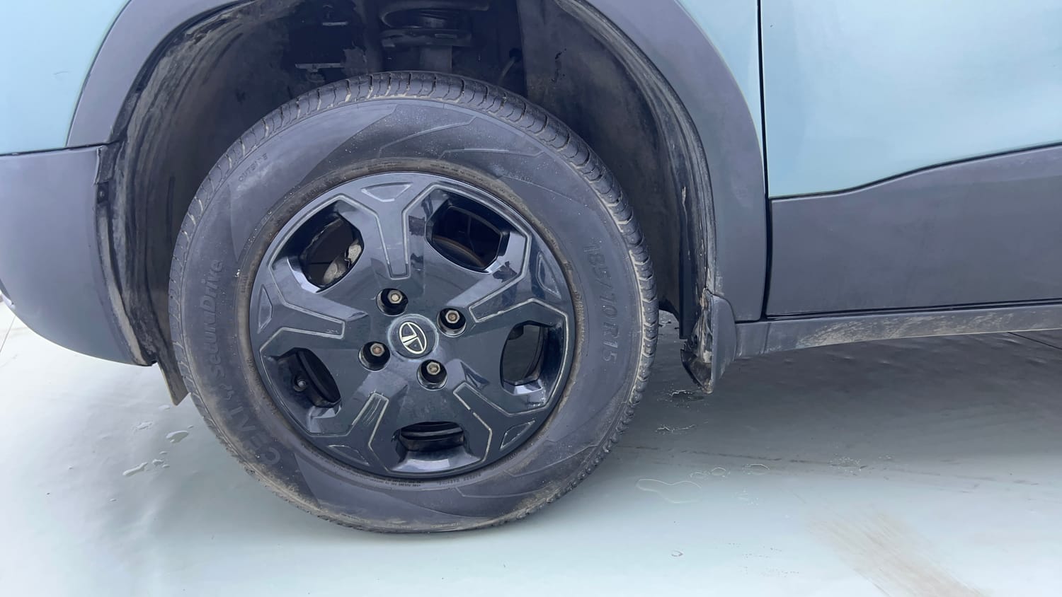 Used 2022 Tata Punch Accomplished AMT Petrol Automatic tyres LEFT FRONT TYRE RIM VIEW