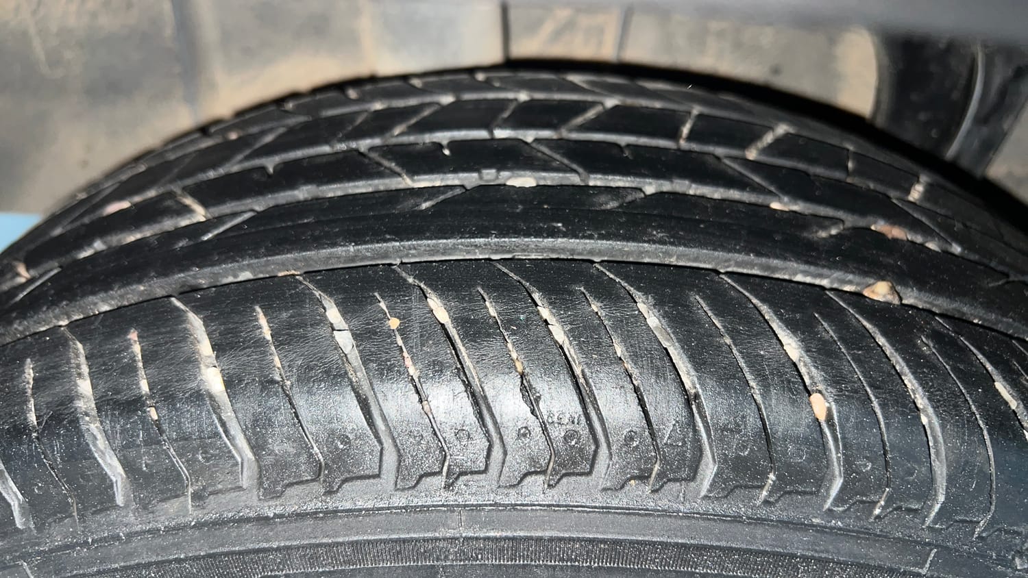 Used 2023 Nissan Magnite Geza Edition Petrol Manual tyres RIGHT REAR TYRE TREAD VIEW