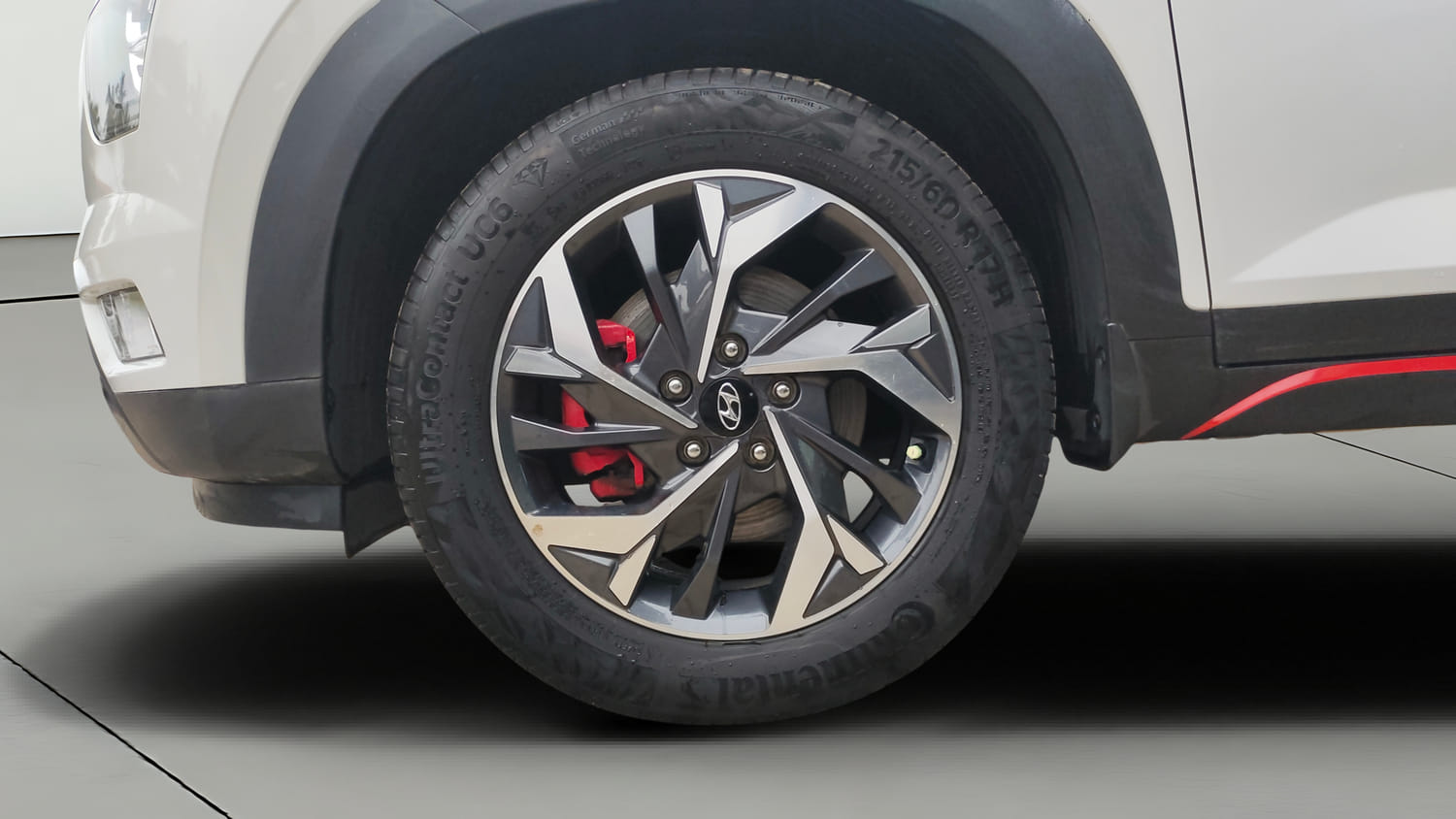 Used 2022 Hyundai Creta SX (O) 1.4 Turbo 7 DCT Dual Tone Petrol Automatic tyres LEFT FRONT TYRE RIM VIEW