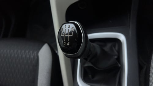Used 2021 Nissan Magnite XL Petrol Manual interior GEAR  KNOB VIEW