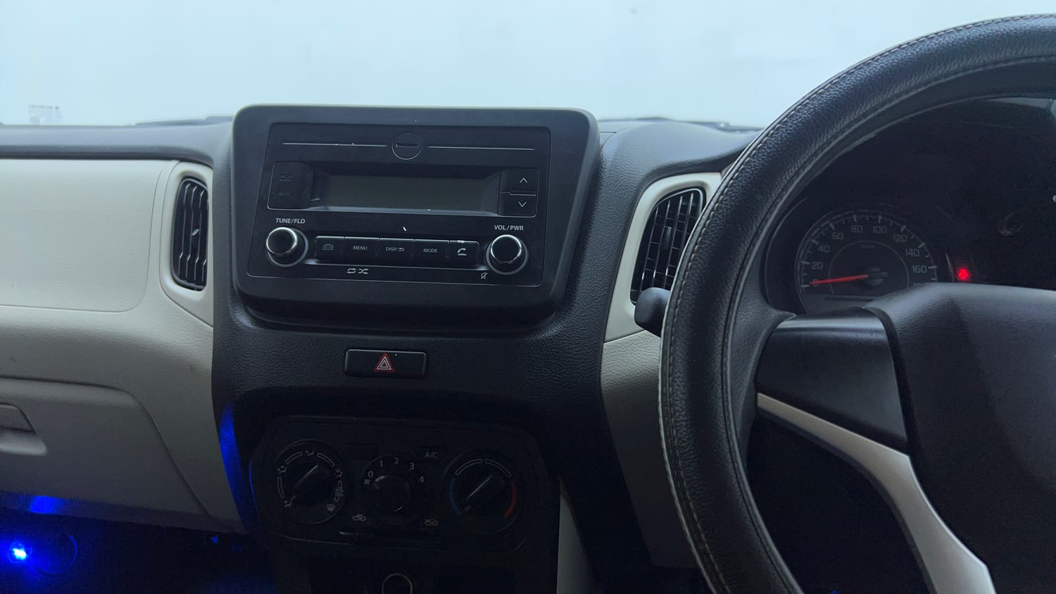 Used 2023 Maruti Suzuki Wagon R VXI 1.0 CNG Cng Manual top_features Integrated (in-dash) music system