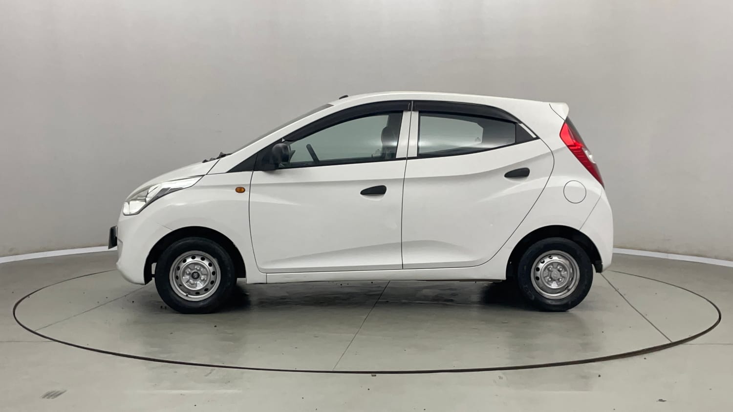 Used 2016 Hyundai Eon Era Petrol Manual exterior LEFT SIDE VIEW