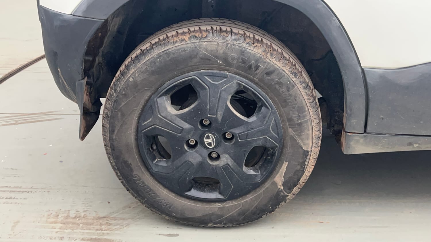 Used 2023 Tata Punch Accomplished MT Petrol Manual tyres RIGHT REAR TYRE RIM VIEW