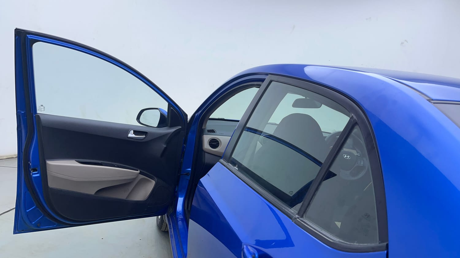 Used 2018 Hyundai Xcent SX Petrol Manual interior LEFT FRONT DOOR OPEN VIEW