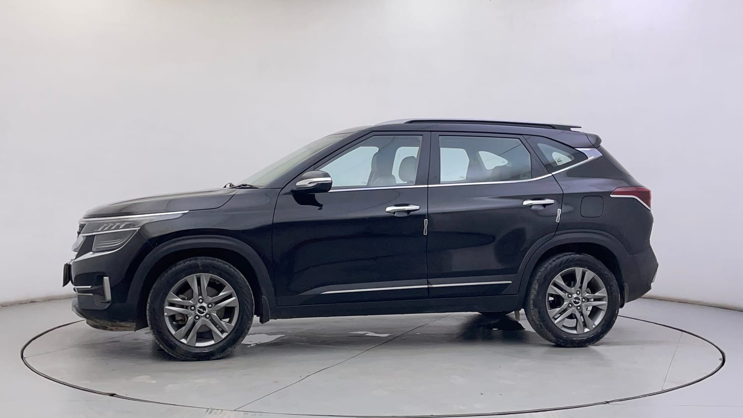 Used 2022 Kia Seltos HTX 1.5 Petrol Manual exterior LEFT SIDE VIEW